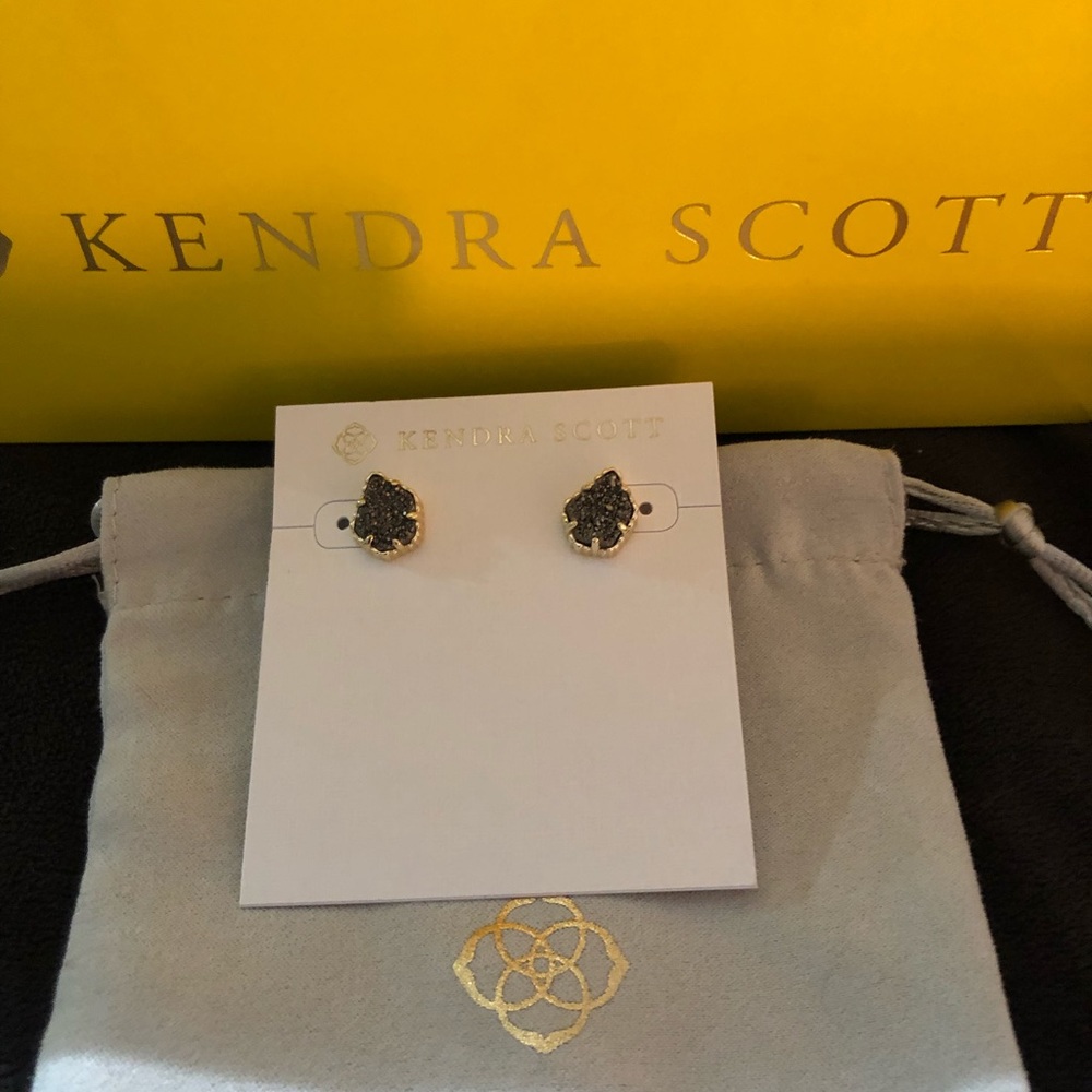 Kendra Scott Tessa stud earrings NWT